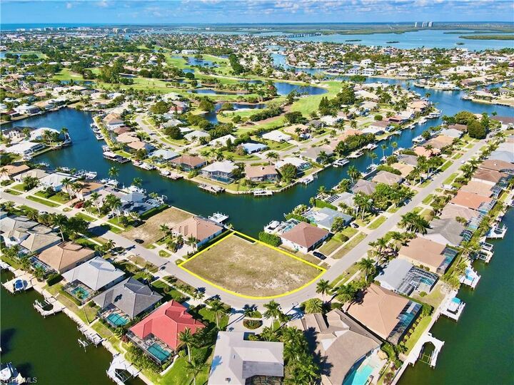 Property Photo: 1540 Buccaneer Ct FL 34145
