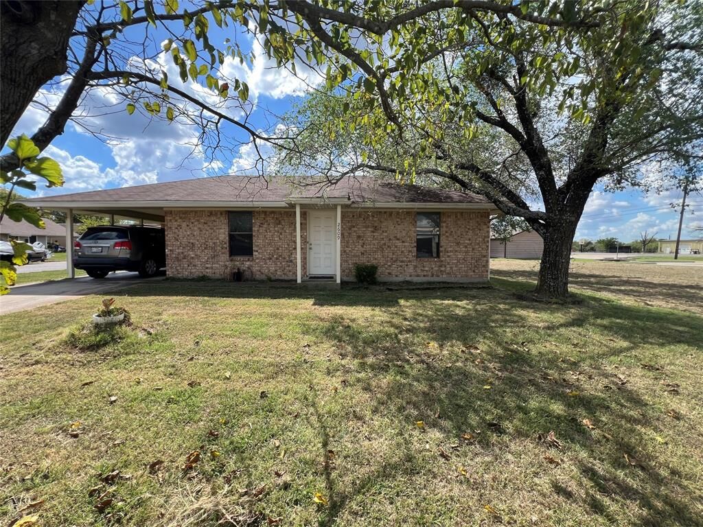Property Photo: 2609 Bliss Street TX 75402
