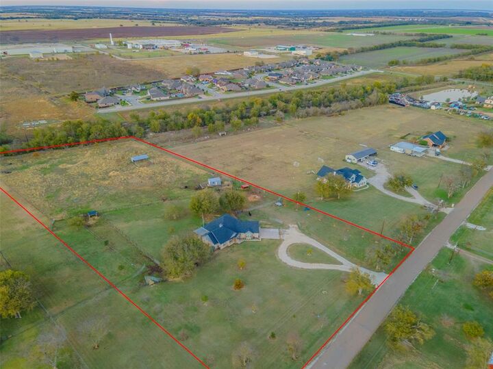 Property Photo: 308 Wildflower TX 76657