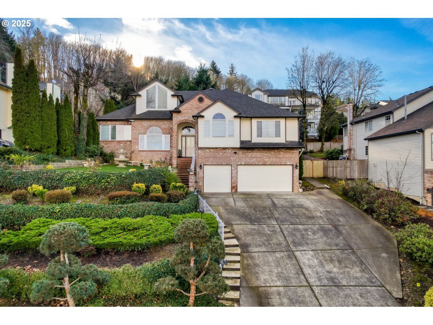 Property Photo:  9818 SE Clatsop St  OR 97266 