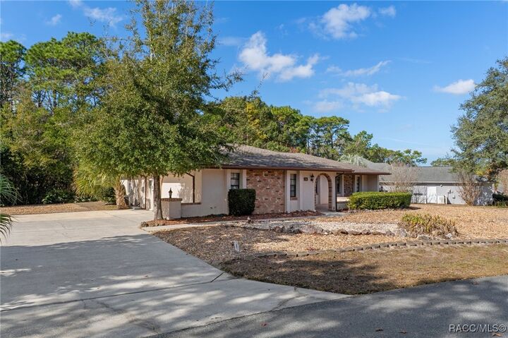 Property Photo: 20 Plum Court FL 34446