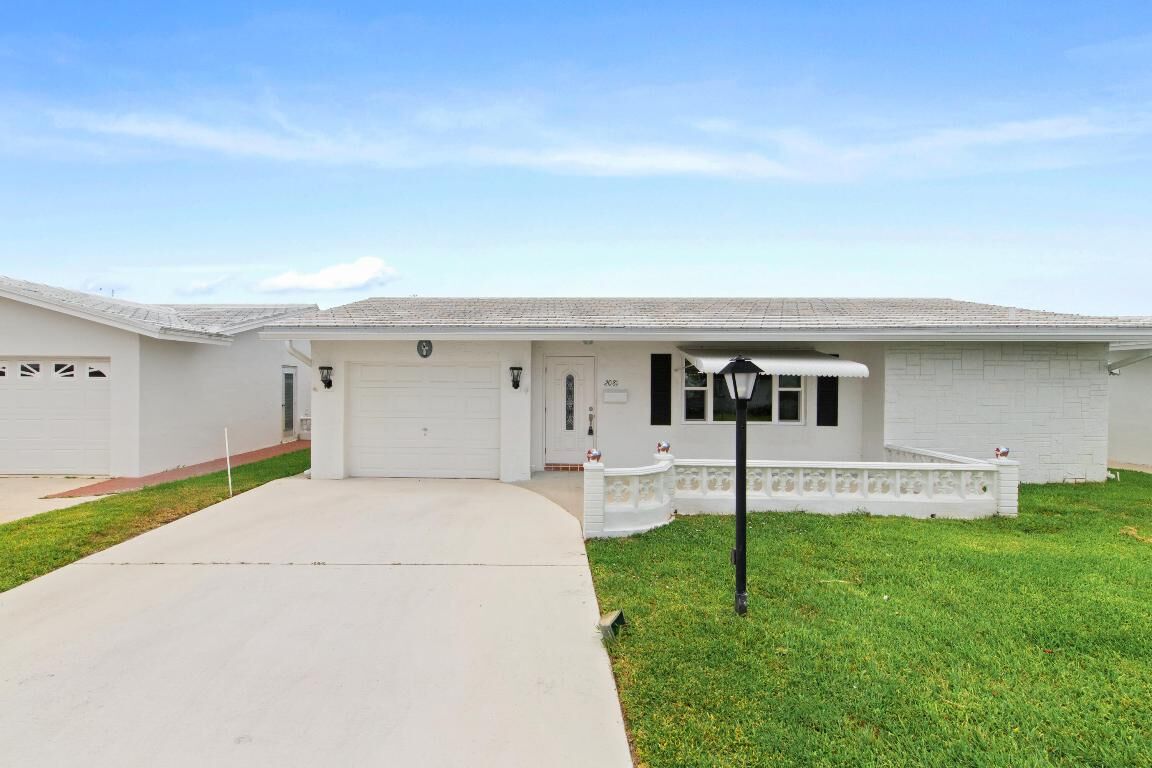 Property Photo:  2081 SW 12th Avenue  FL 33426 