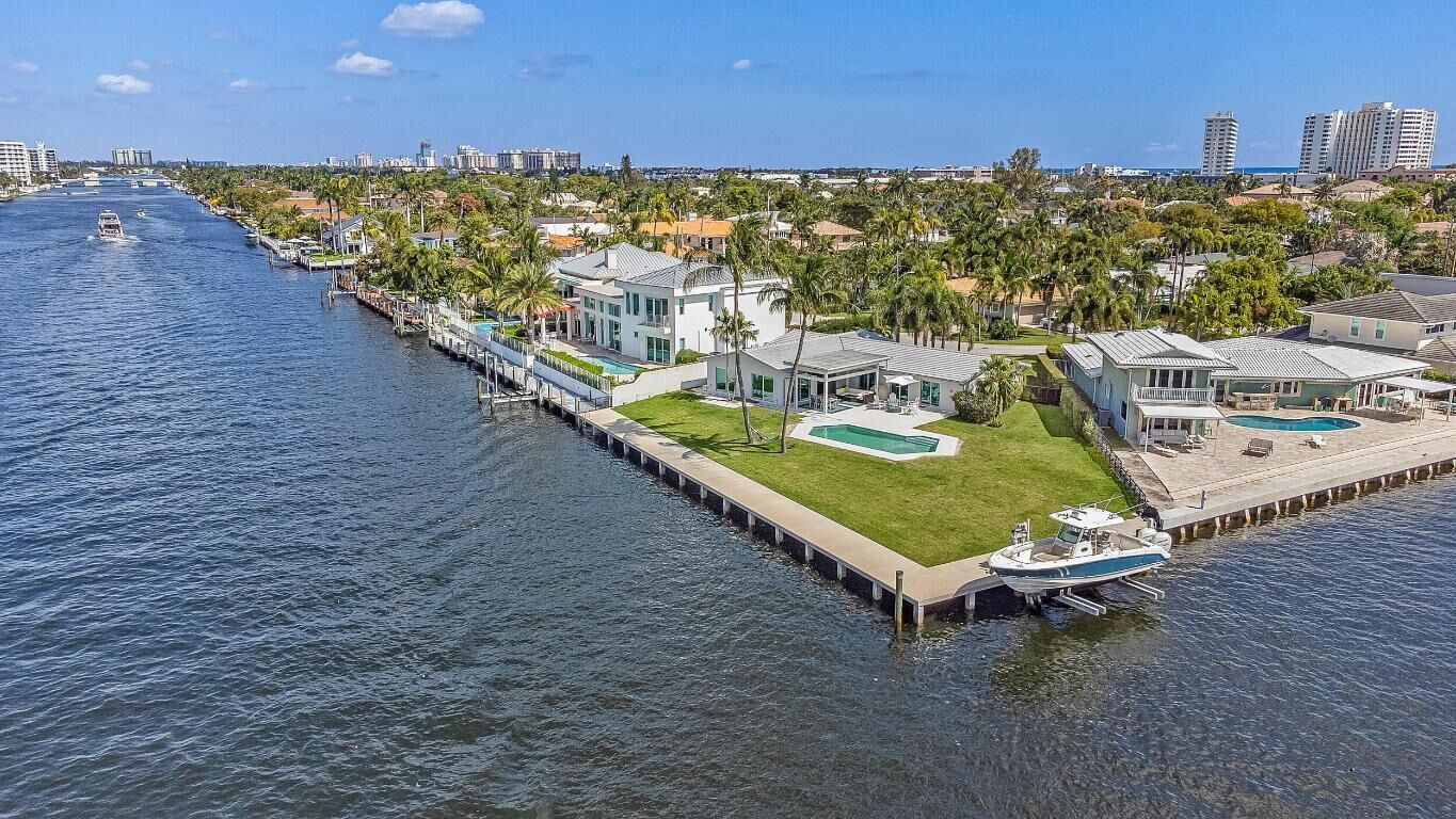 Property Photo:  35 Castle Harbor Island  FL 33308 