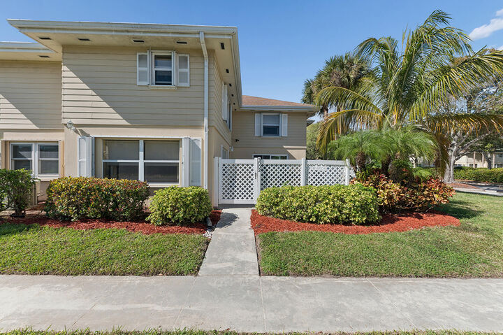 Property Photo:  3002 Hayden Court  FL 33436 