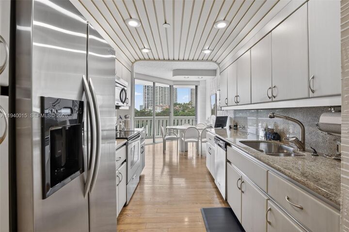 Property Photo:  3000 Island Blvd 502  FL 33160 