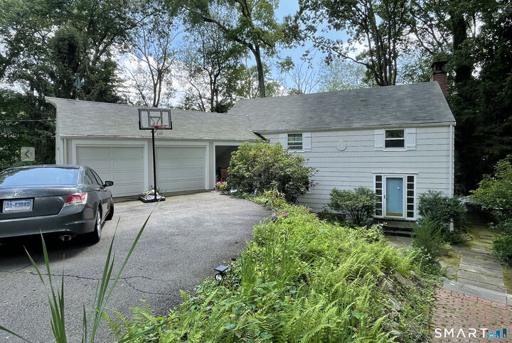 Property Photo:  5 Little Brook Road  CT 06853 