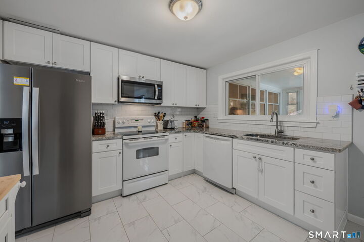 Property Photo:  2 North Cobblers Court  CT 06357 