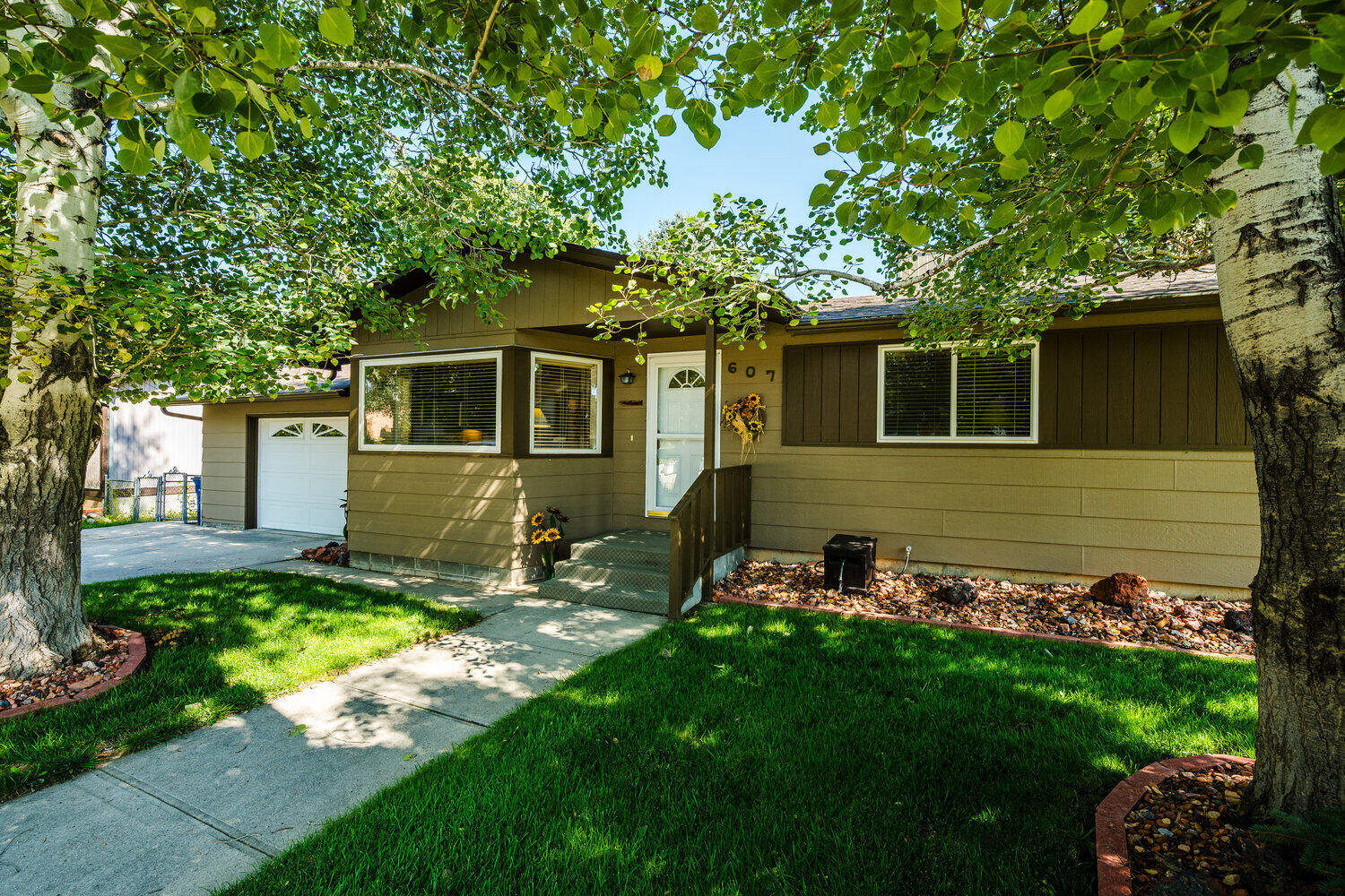 Property Photo:  607 Fullerton Avenue  WY 82834 