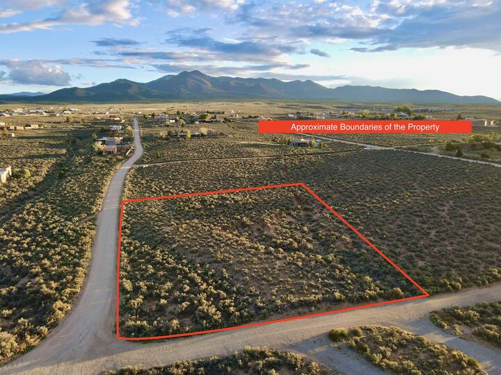 Property Photo:  44 Camino De Los Arroyos  NM 87557 