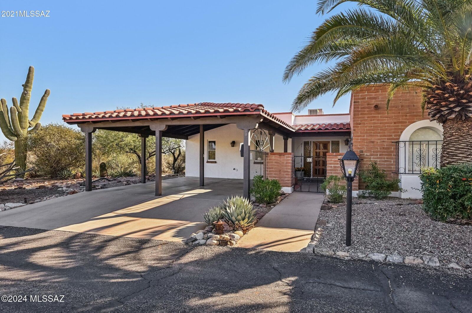 Property Photo: 611 S Los Opalos AZ 85614