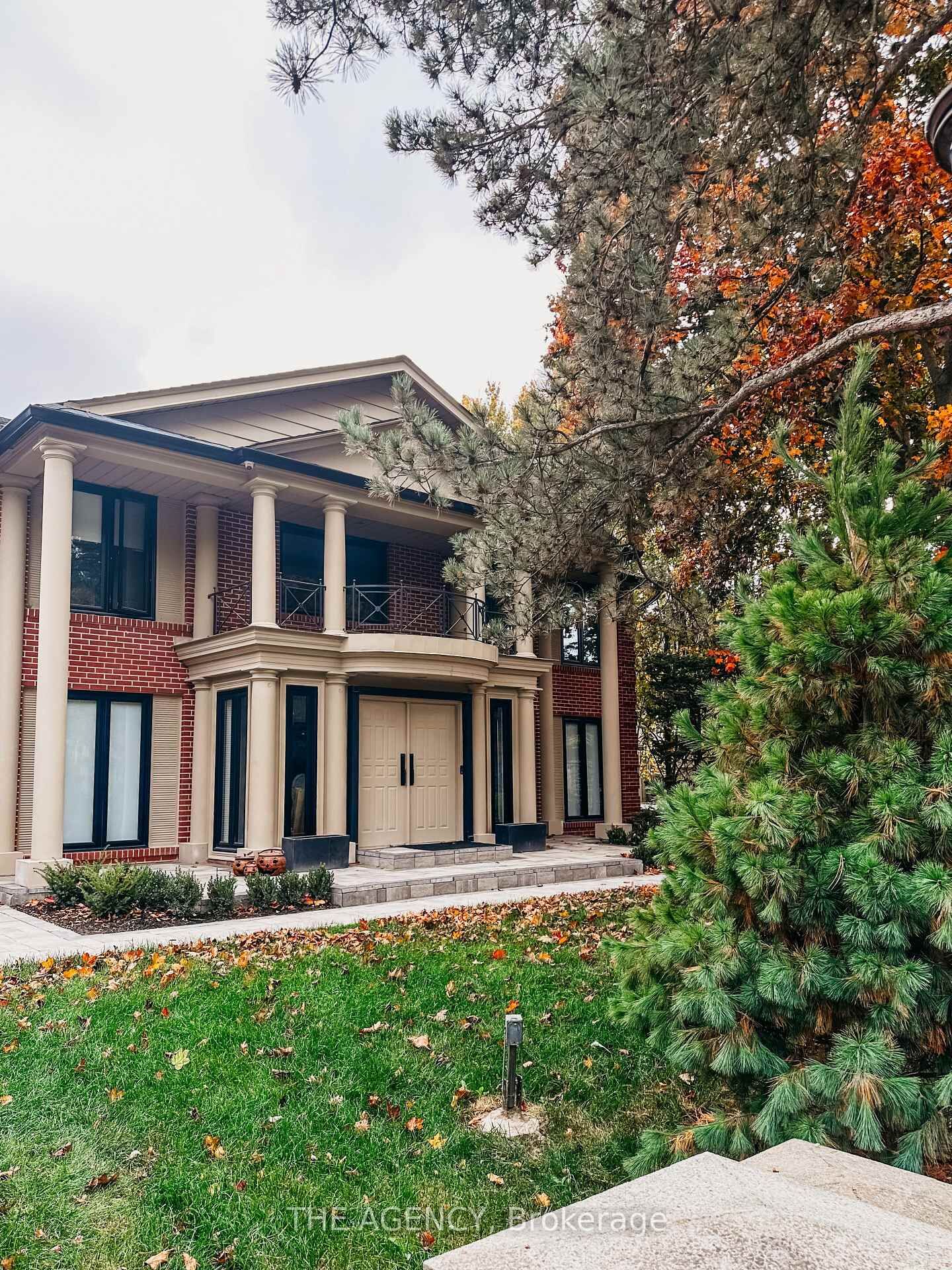 Property Photo:  7 Shady Oaks Crescent  ON M3C 2L4 