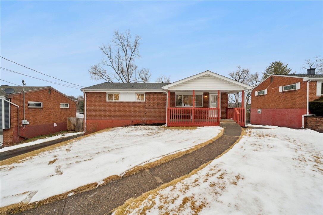 Property Photo: 910 Colonial Manor Rd PA 15642