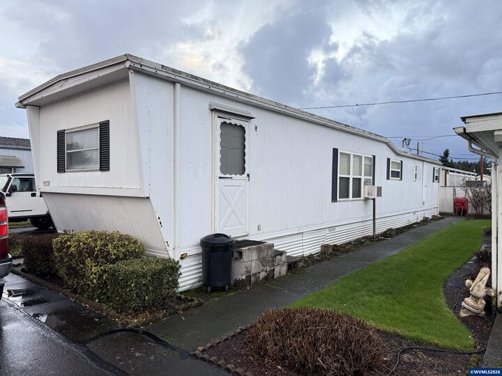 Property Photo: 5545 43rd Wy NE OR 97305