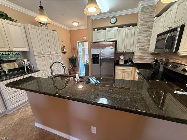 Property Photo:  1076 Winding Pines Cir 203  FL 33909 