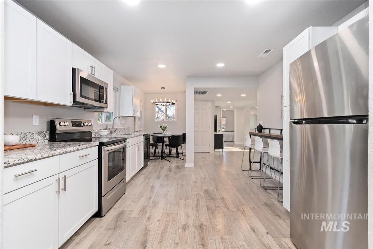 Property Photo:  1916 E Oak St.  ID 83605 