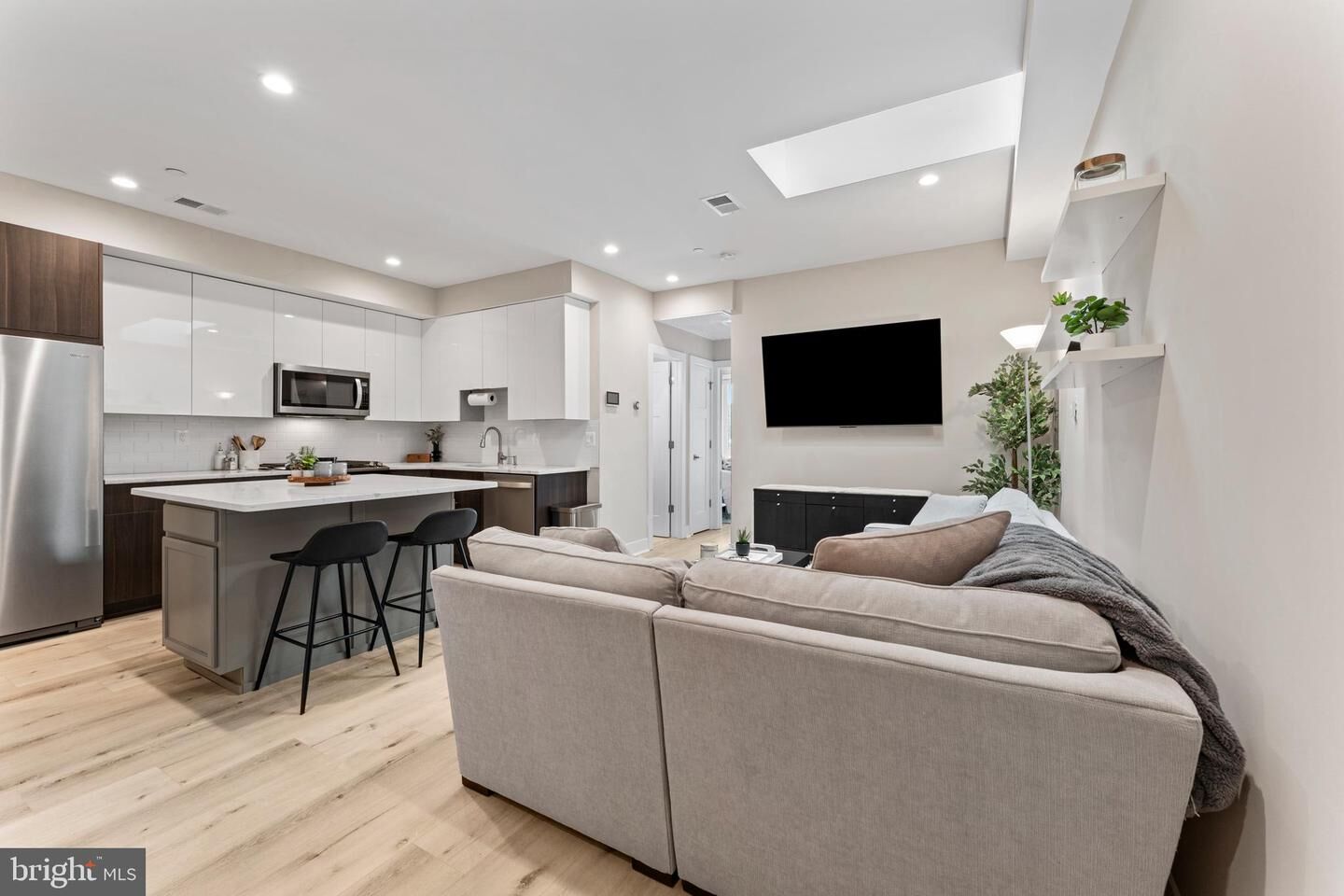 Property Photo:  818 NW Kennedy Street NW 9  DC 20011 