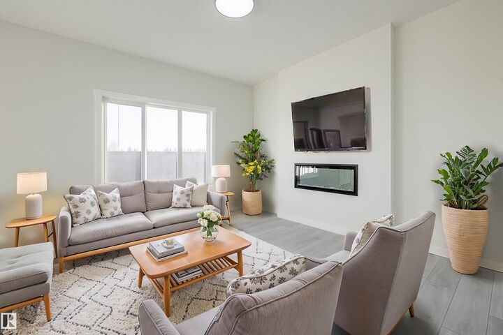 Property Photo:  4020 207 Street NW  AB T6M 3G1 