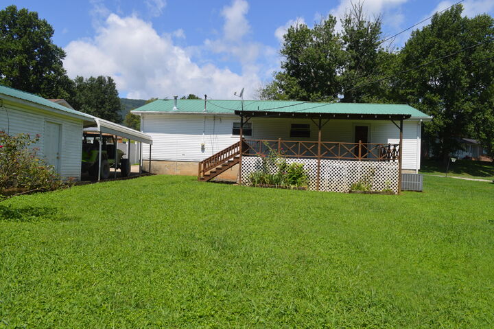 Property Photo: 407 Standifer Circle TN 37327