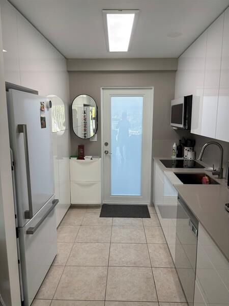 Property Photo: 3223 NE 12th St 6E FL 33062