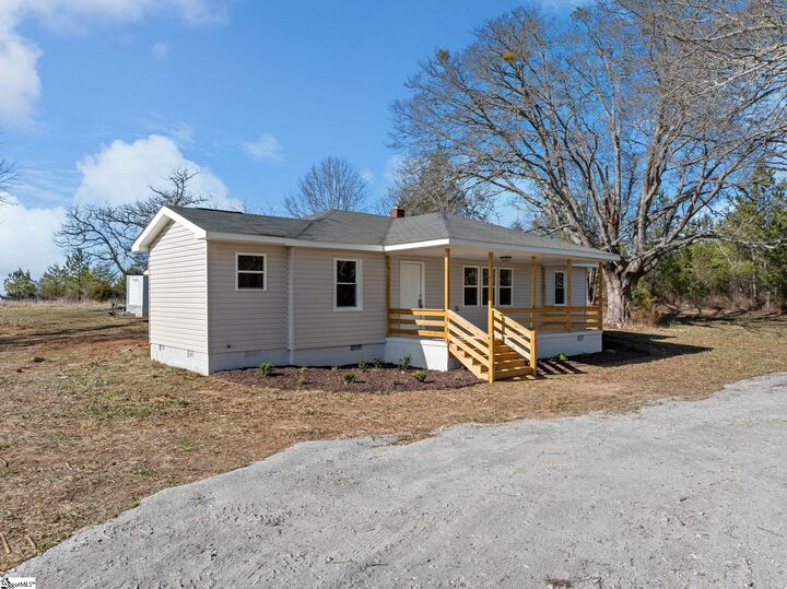 Property Photo:  737 Lowrys Road  SC 29340 