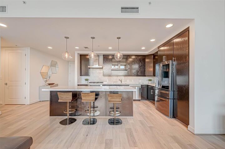 Property Photo: 2207 Bancroft Street 1202 TX 77027