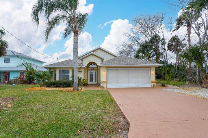 Property Photo: 21 Comanche Court FL 32137
