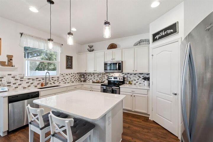 Property Photo:  2813 Shelburne Way  FL 34772 