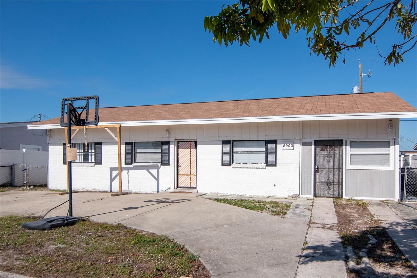 Property Photo:  6903 Larmon Street  FL 33634 