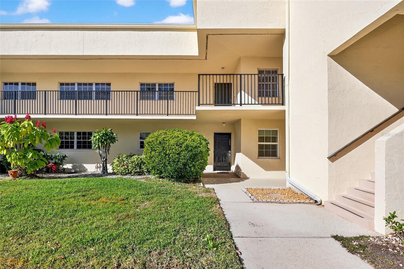 Property Photo:  7880 Palm Aire Lane 105  FL 34243 