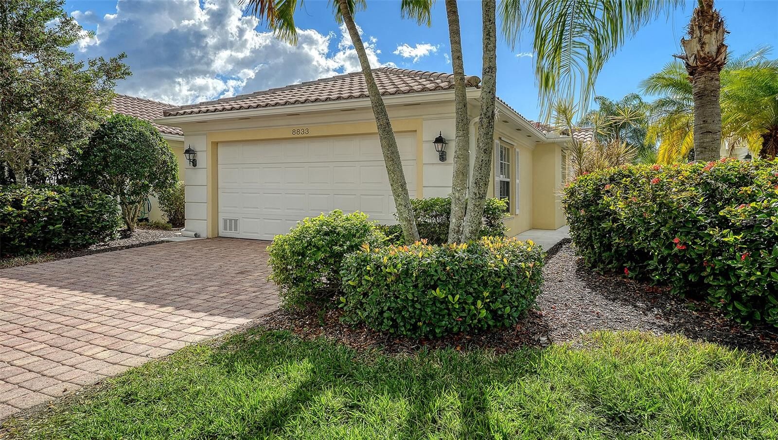 Property Photo:  8833 Etera Drive  FL 34238 