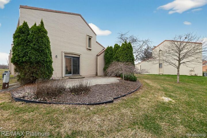 Property Photo:  2927 Moon Lake Drive 58  MI 48323 1843 