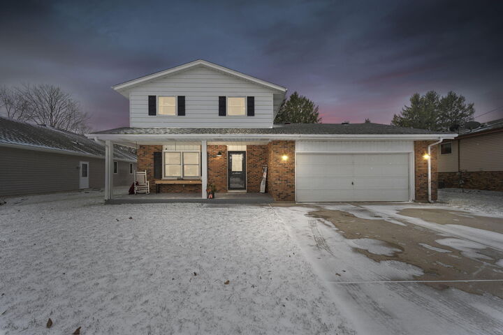 Property Photo:  519 Dunford Dr  WI 53105 
