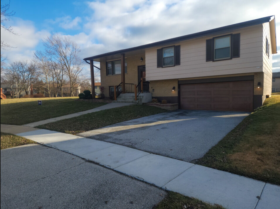 Property Photo:  3321 Tulip Drive  IL 60429 