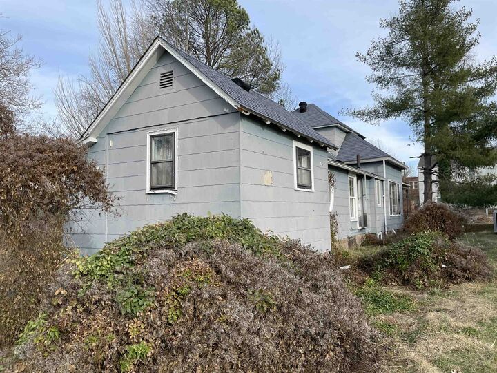 Property Photo:  209 S 16th Street  IL 62948 