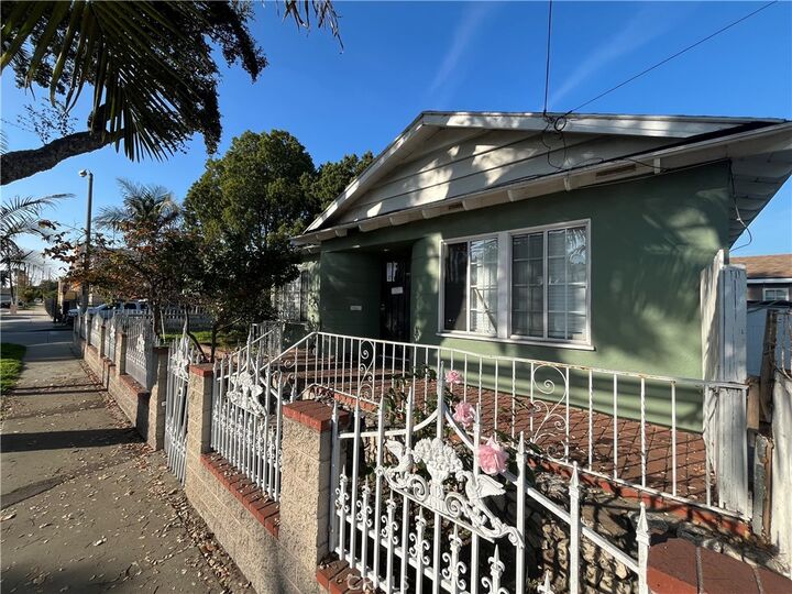 Property Photo:  3007 Sequoia  CA 90280 