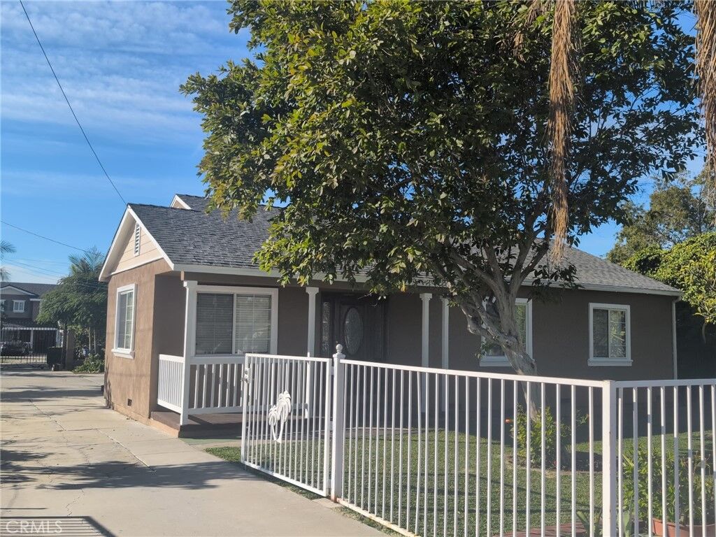 Property Photo: 10915 Carmenita CA 90605