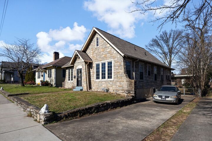Property Photo:  924 Halcyon Ave  TN 37204 