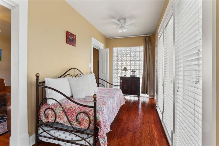 Property Photo:  2725 Chestnut Street  LA 70130 