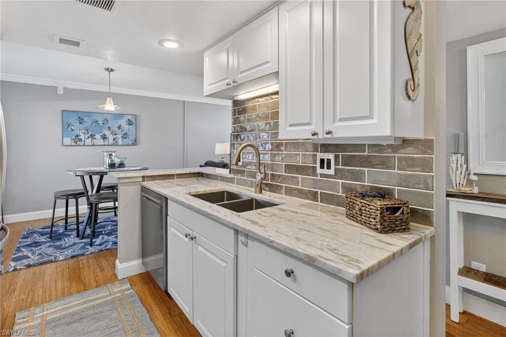 Property Photo: 2366 E Mall Dr 215 FL 33901