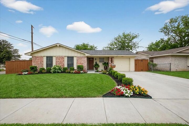 Property Photo:  3250 Pacesetter Drive  TX 75241 