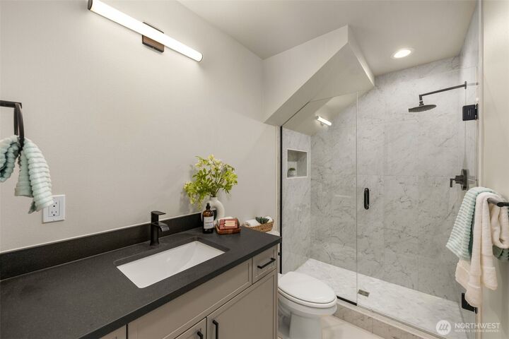 Property Photo:  1110 B  34th Avenue  WA 98122 