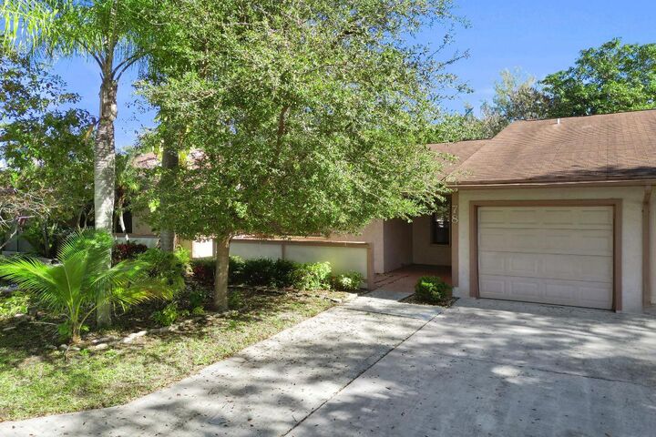 Property Photo: 78 Mayfair Lane 78 FL 33426