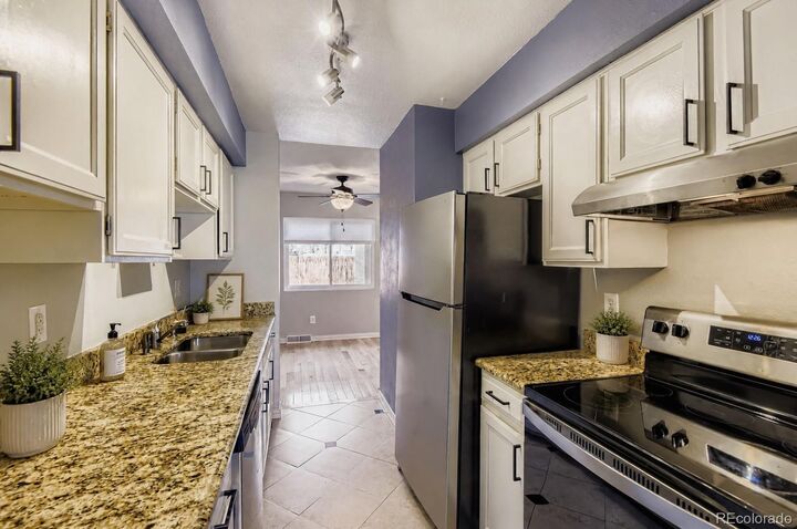 Property Photo: 1060 S Parker Road 25 CO 80231