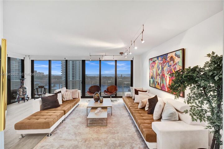 Property Photo:  20281 E Country Club Dr 1002  FL 33180 