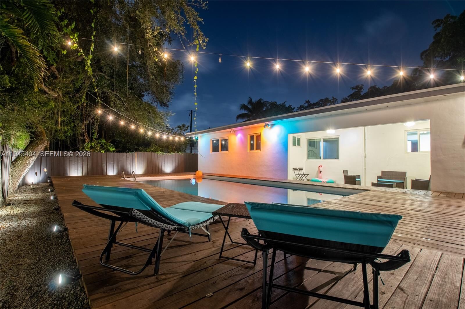 Property Photo: 14325 NE 8th Ave FL 33161