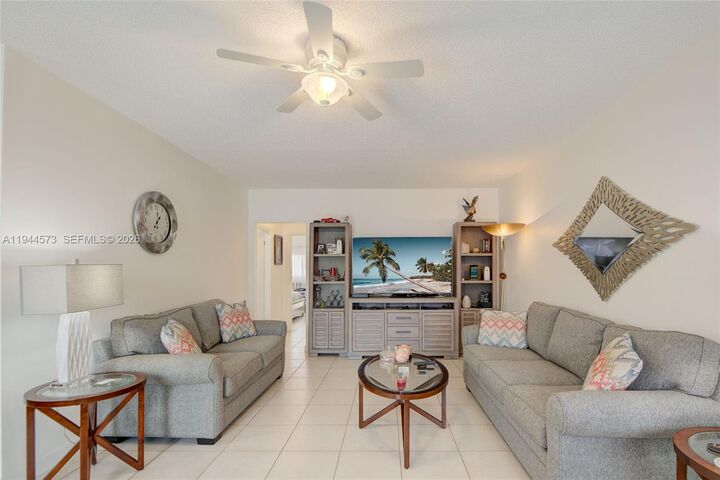 Property Photo: 800 SW 11th Ave 9A FL 33009