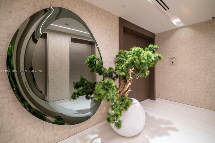 Property Photo:  300 Biscayne Blvd Way 3403  FL 33131 