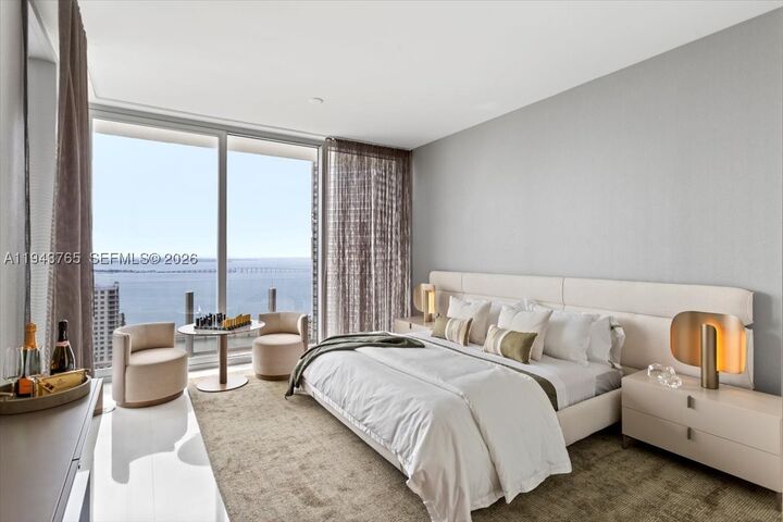 Property Photo:  300 Biscayne Blvd Way 3403  FL 33131 
