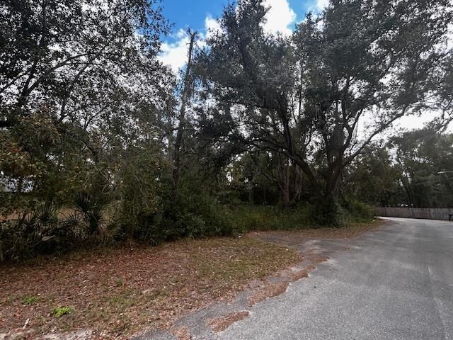Property Photo:  1109 E Drew Drive  FL 32347 