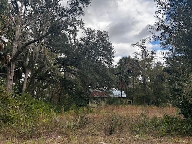 Property Photo:  1109 E Drew Drive  FL 32347 